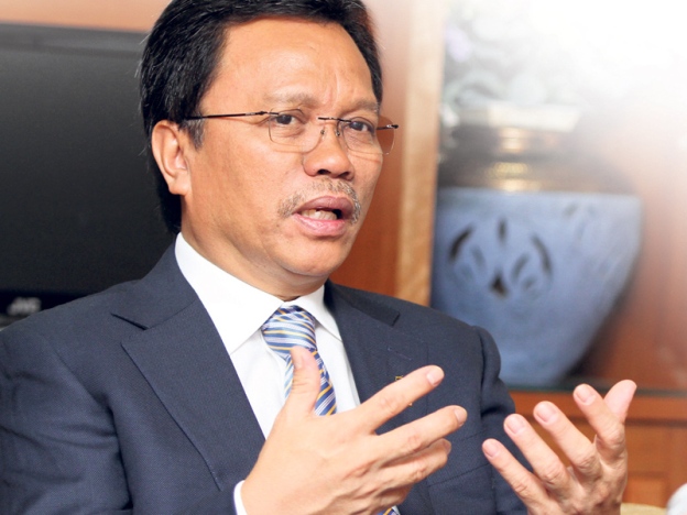 Shafie tegur menterinya jangan hanya duduk pejabat dan baca WhatsApp