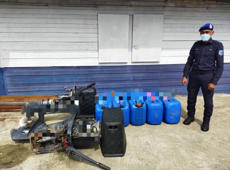Polis Marin gagalkan penyeludupan minyak petrol