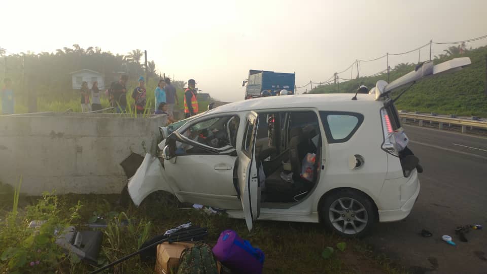 2 maut dan 3 cedera akibat terbabas sendiri