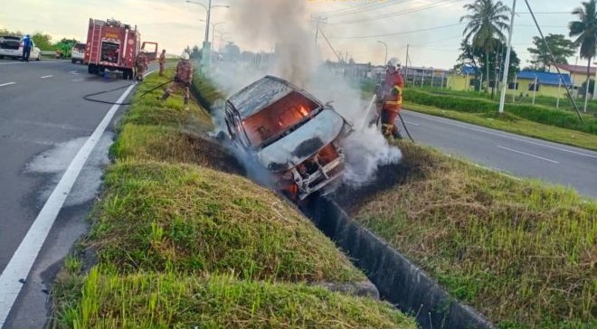 Kenderaan SUV kemalangan di Jalan Kem Lok Kawi Putatan