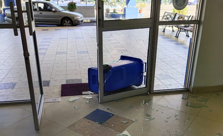 Ceroboh  pecahkan pintu IPD Ranau, Suami isteri ditahan