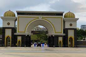 Pemimpin parti tiba di Istana Negara menghadap Agong