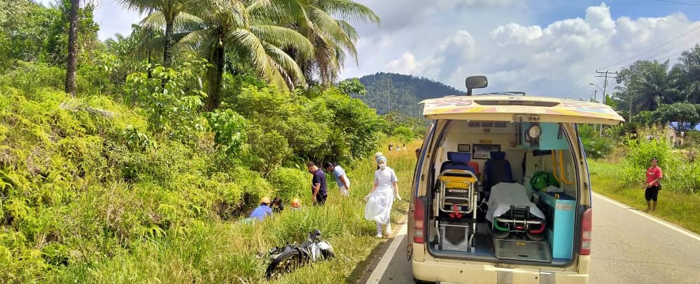 Penunggang motosikal maut dirempuh kereta