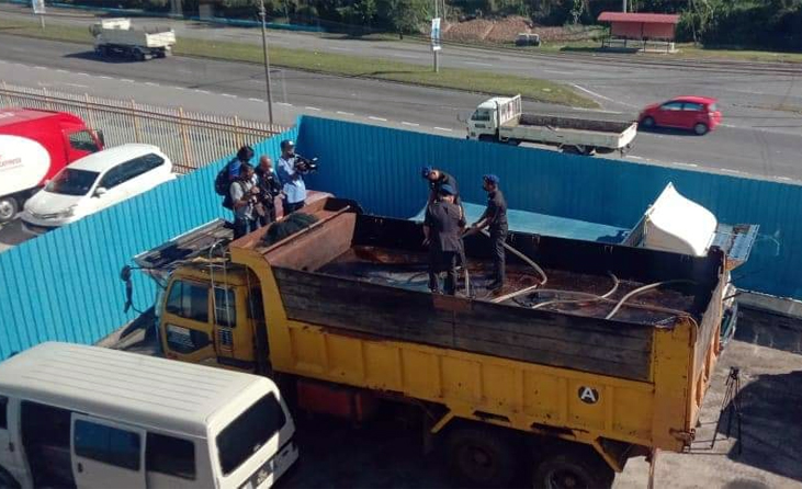 Cubaan seleweng 17.5 Tan minyak masak tewas
