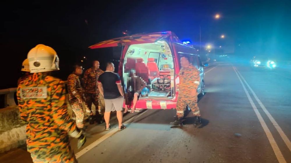 [VIDEO] Bomba selamatkan lelaki terjun jambatan Beaufort