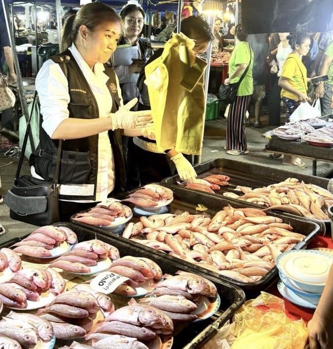 Penjaja ikan disyaki guna pewarna terlarang