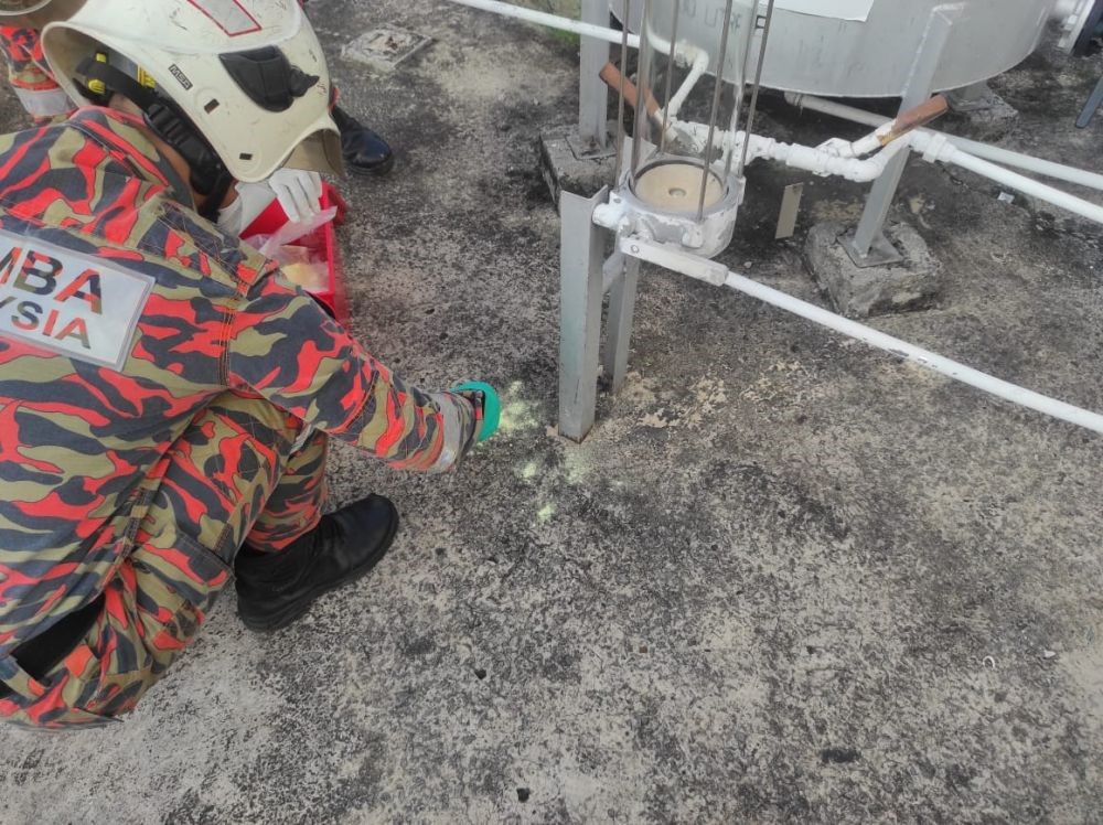 Bomba bersihkan tumpahan cecair merkuri di LTAKK 