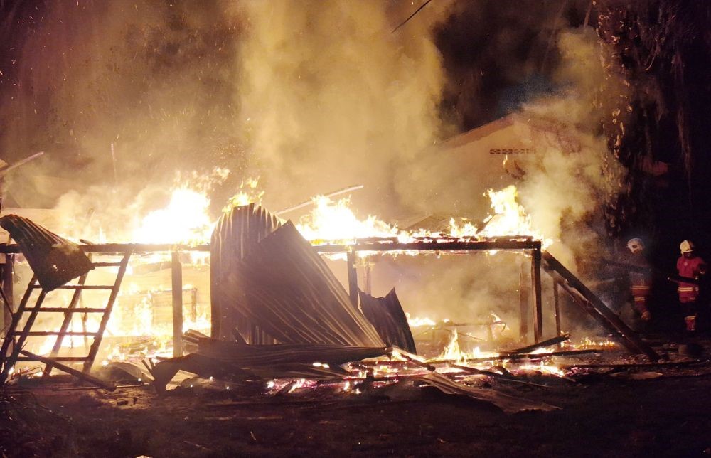 Kebakaran di Semporna memusnahkan sebuah rumah
