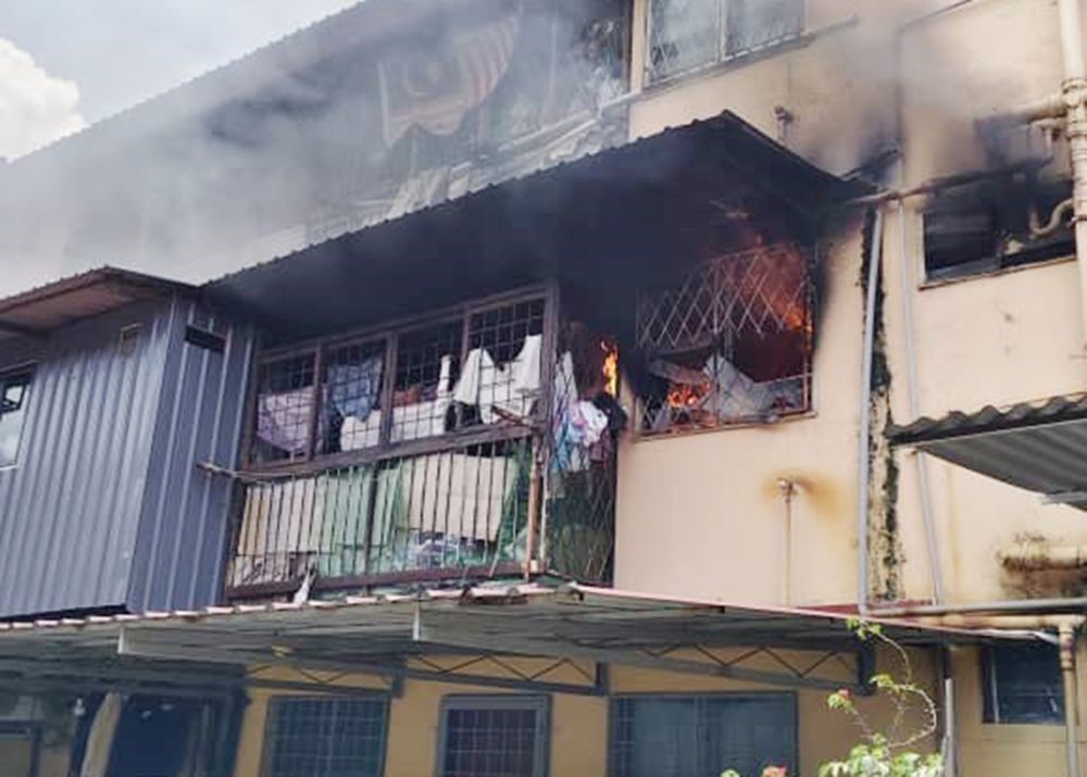 Kebakaran di Sandakan memusnahkan sebuah rumah flat