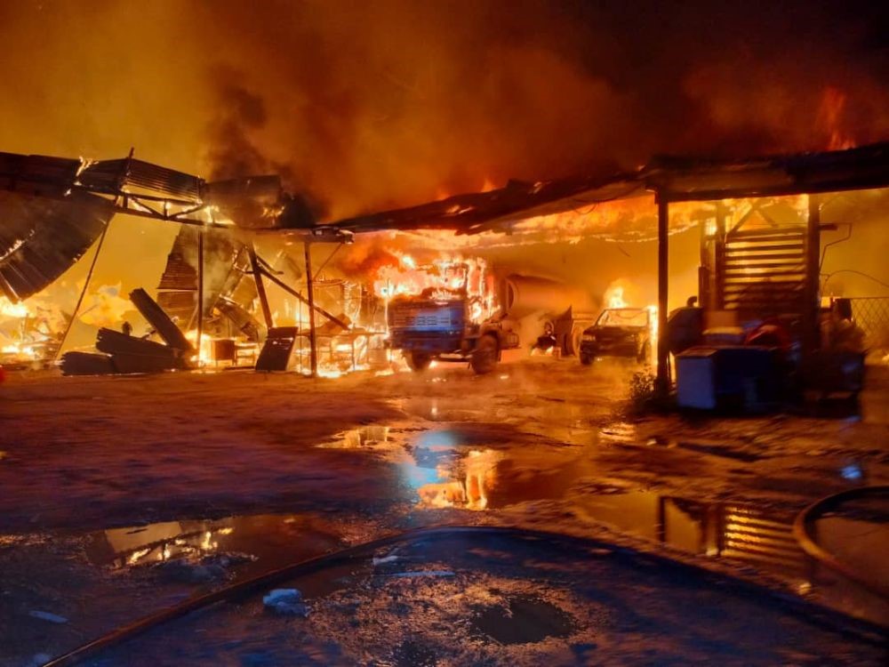 Kilang, rumah pekerja, empat kenderaan musnah dalam kebakaran di Menggatal