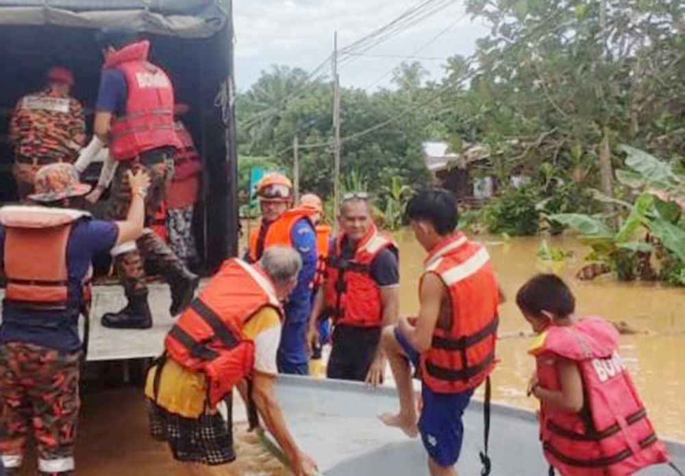 Banjir melanda Tawau, lapan sekeluarga terpaksa dipindahkan